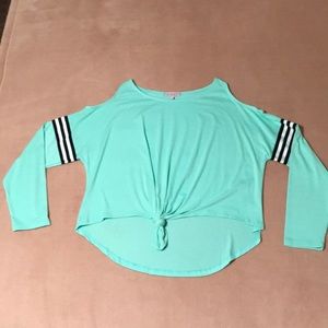 NWOT Inspired Hearts cold shoulder tie knot almost cropped 4-season top. Small.